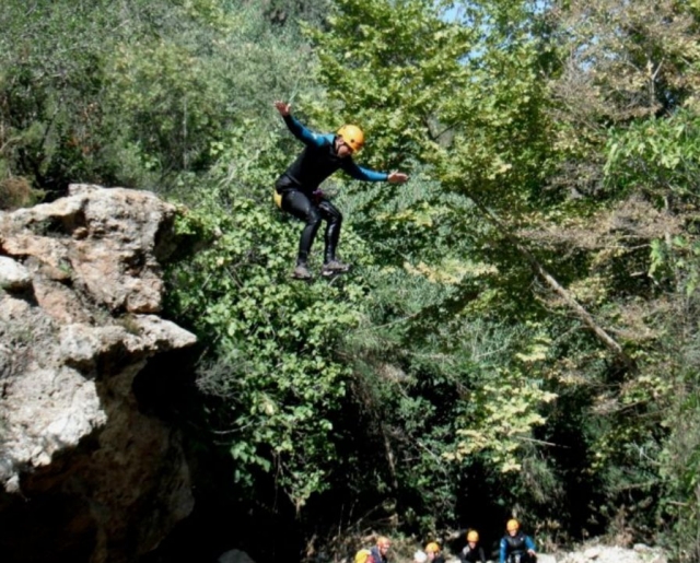 Saltando al rio